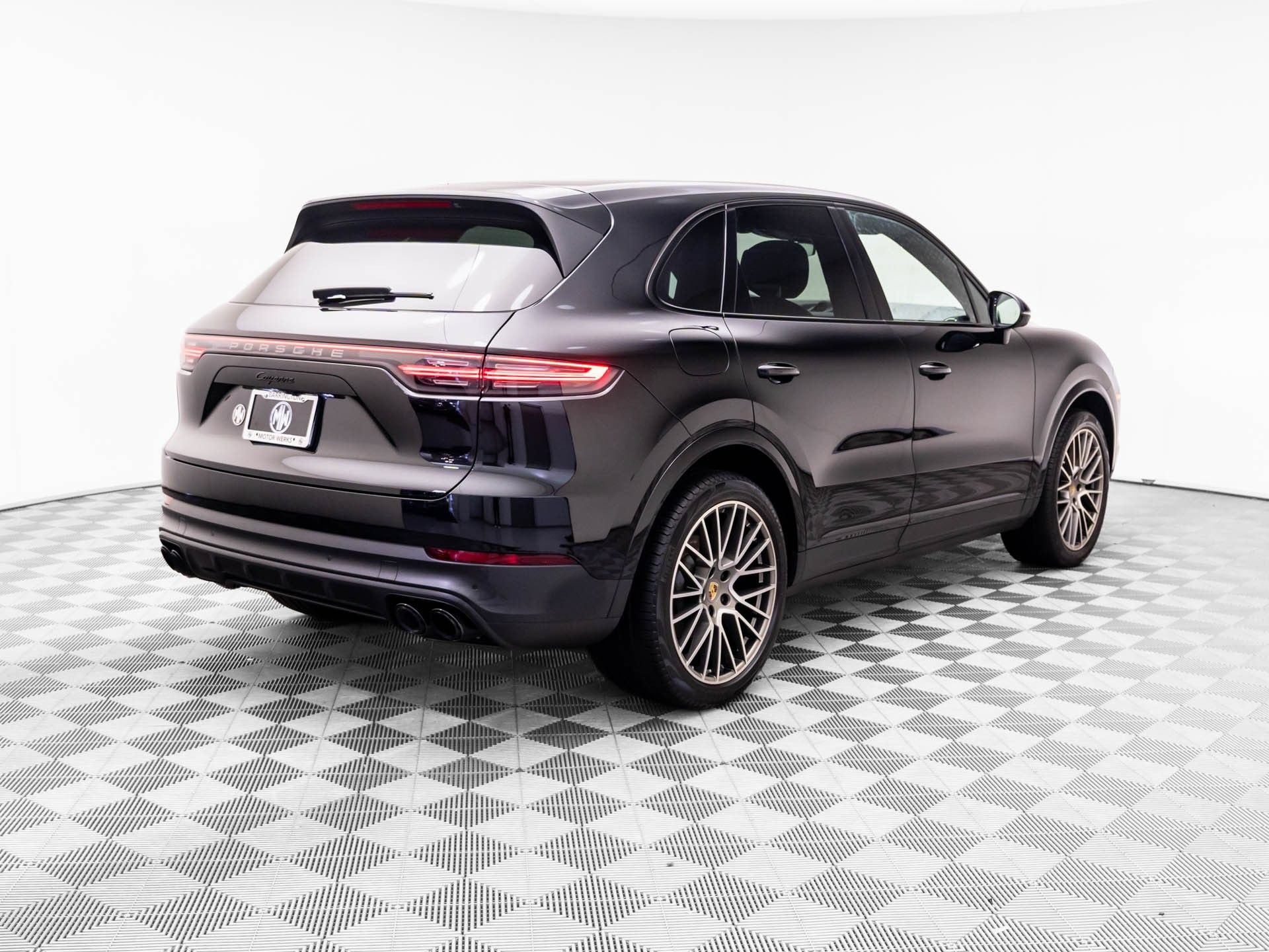 Certified 2023 Porsche Cayenne Platinum Edition AWD/4WD image 8
