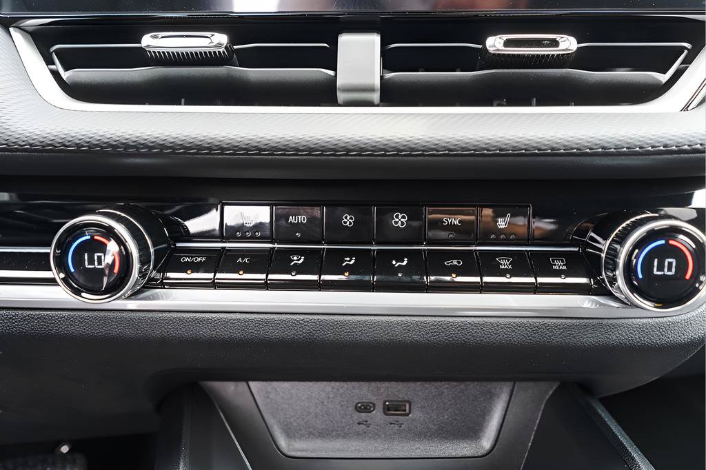 New 2026 Chevrolet Equinox LT w/ Convenience Package II FWD image 13