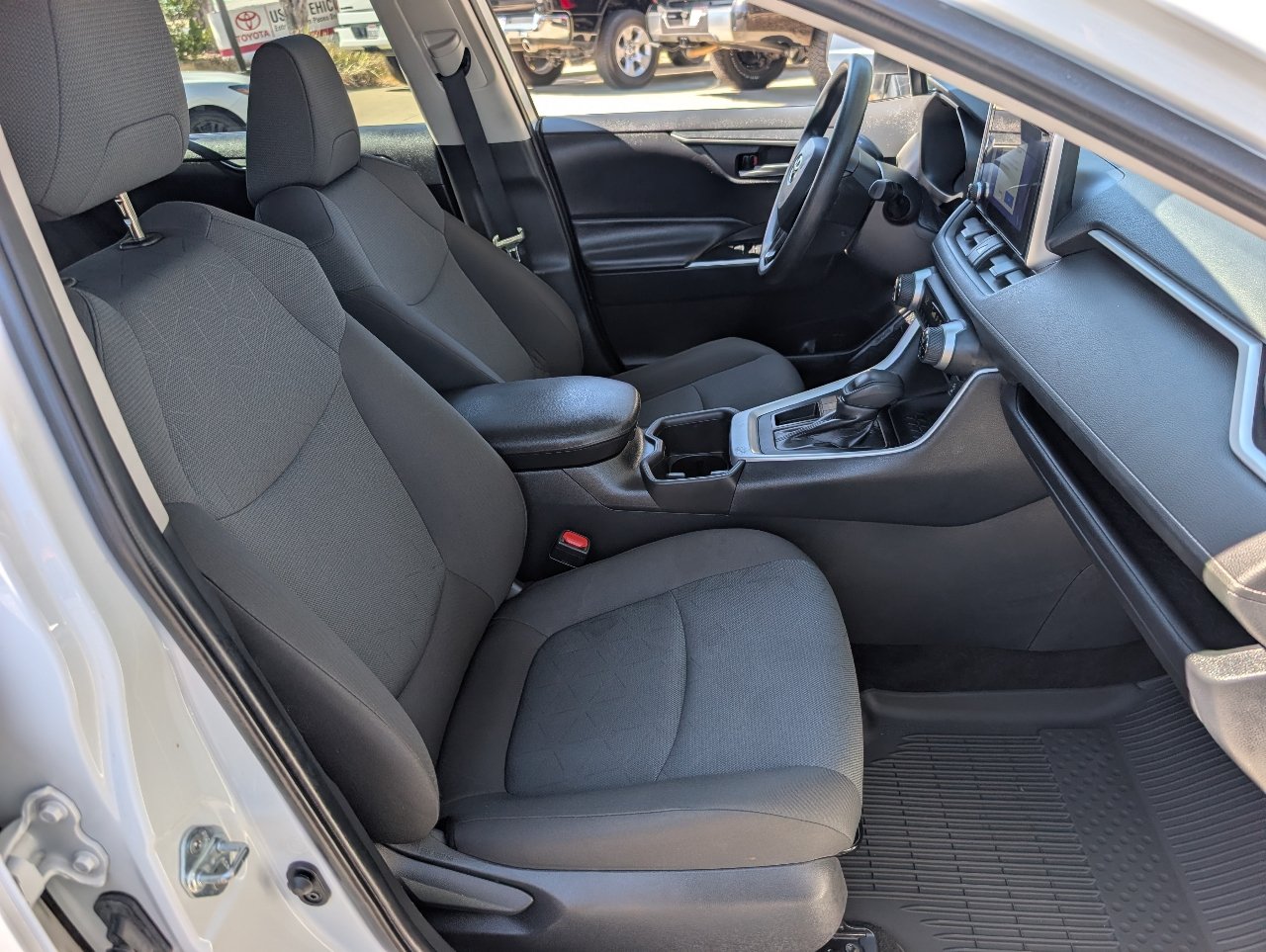 Used 2025 Toyota RAV4 XLE FWD image 8