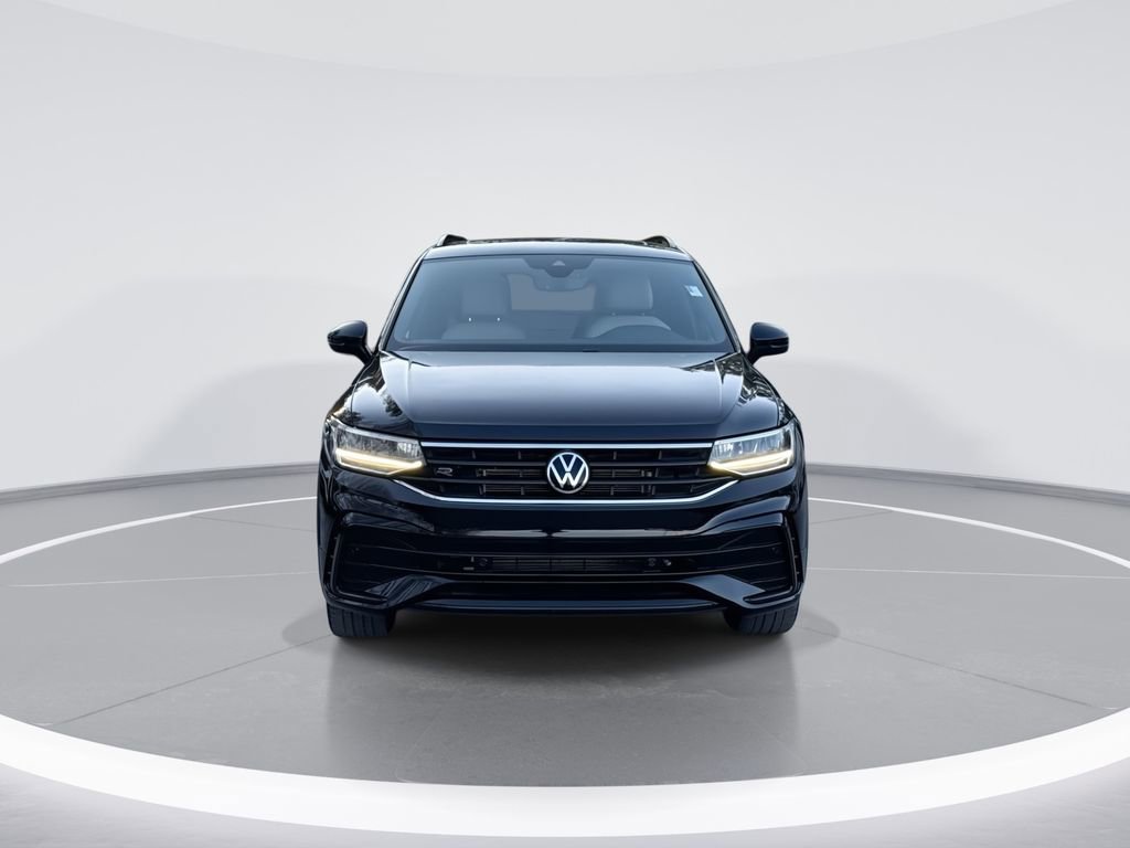 Used 2022 Volkswagen Tiguan SE R-Line image 3