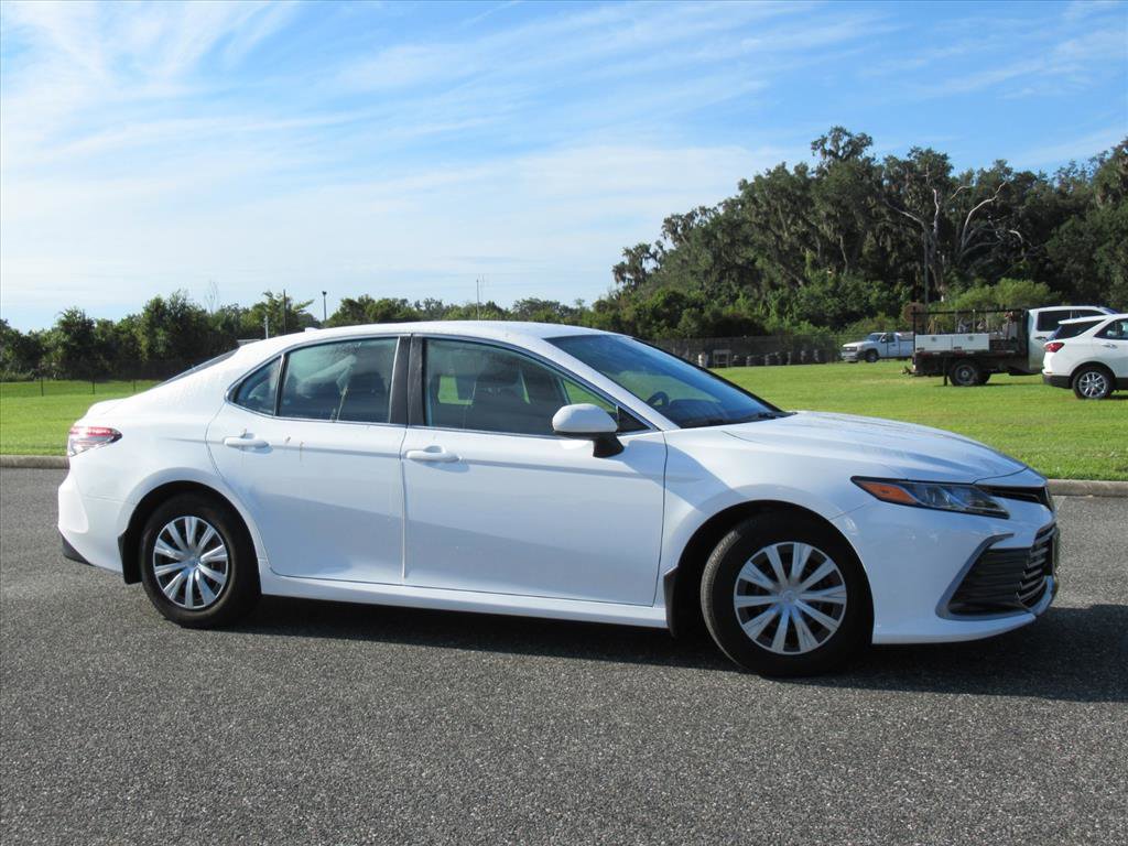 Used 2022 Toyota Camry LE image 2