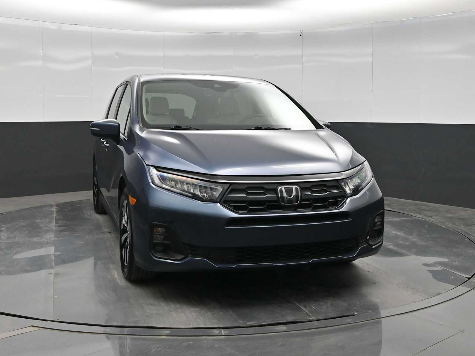 Used 2025 Honda Odyssey EX-L image 2