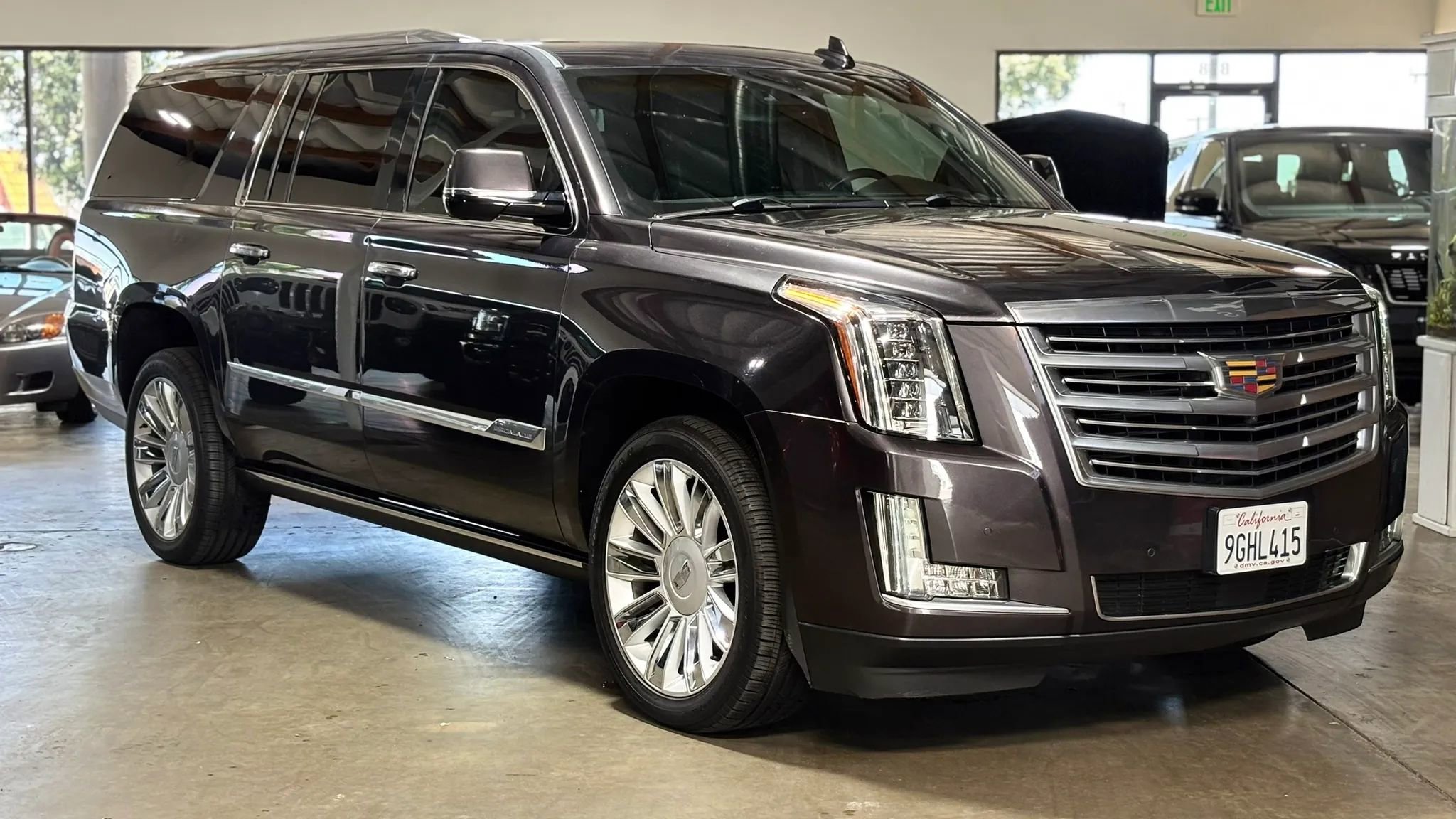 Used 2016 Cadillac Escalade ESV Platinum AWD/4WD image 2