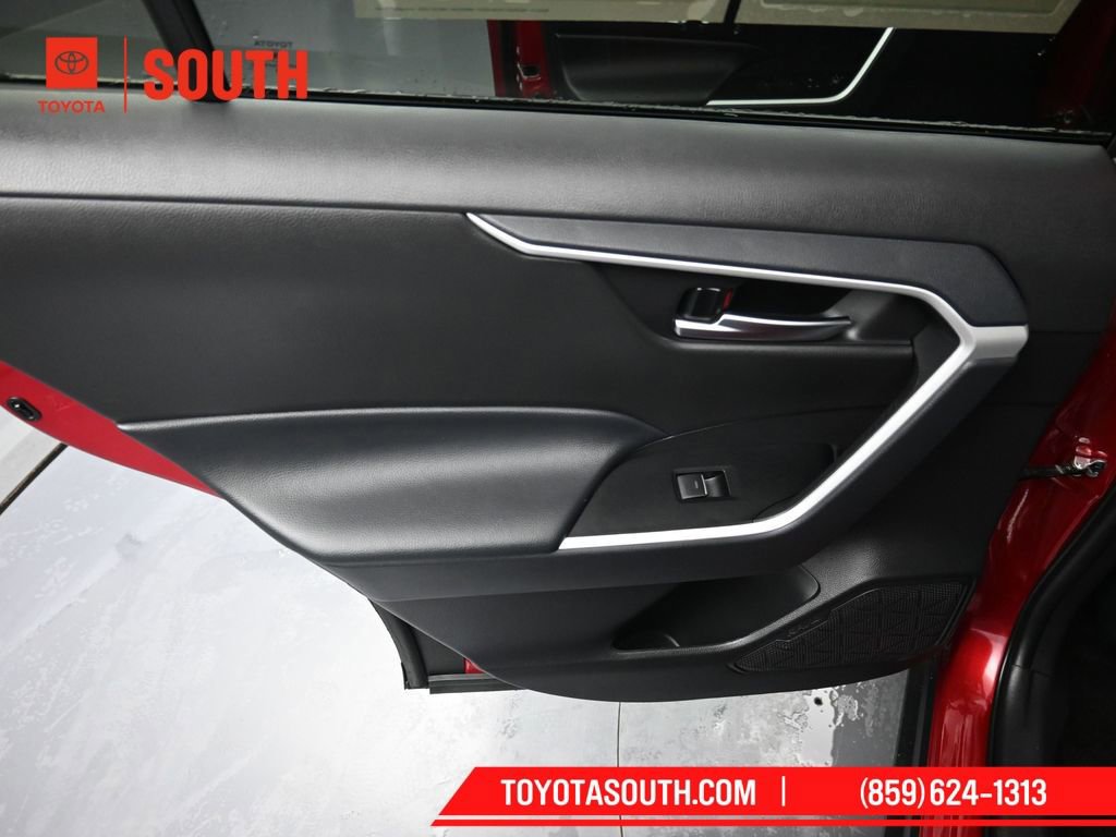 Used 2025 Toyota RAV4 XLE image 25
