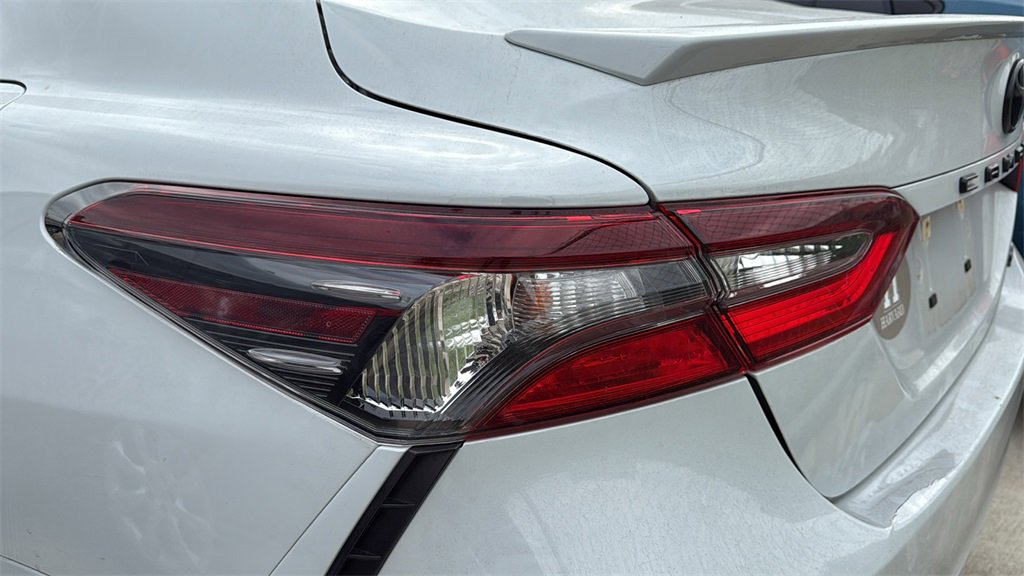 Used 2022 Toyota Camry SE image 10