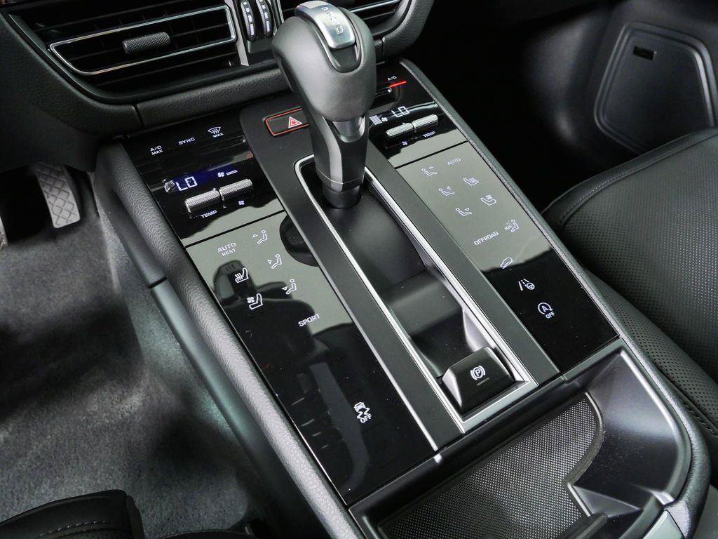 New 2026 Porsche Macan AWD/4WD image 19