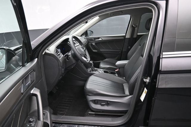 Used 2022 Volkswagen Tiguan SE AWD/4WD image 9