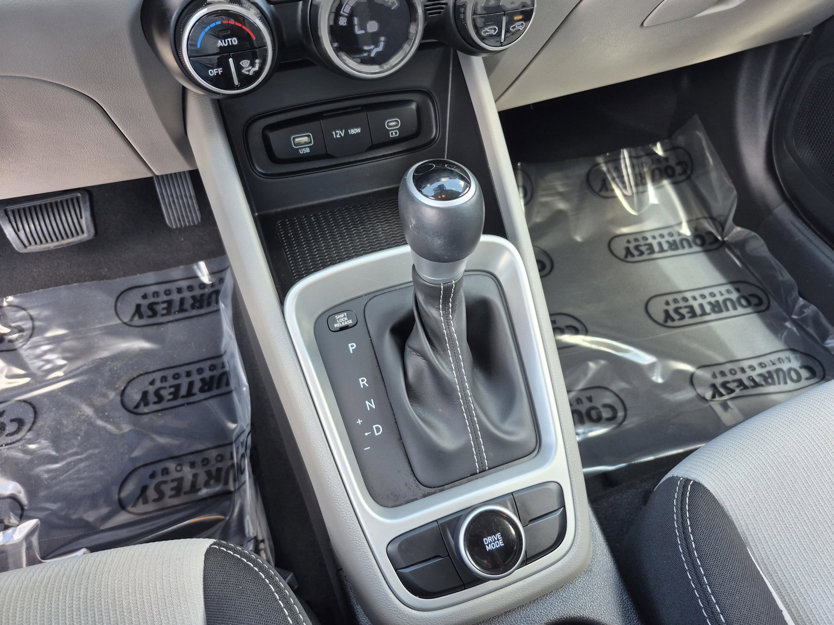 Used 2023 Hyundai Venue SEL FWD image 25