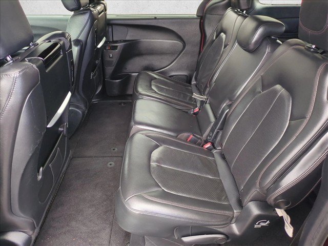 Used 2020 Chrysler Pacifica Touring-L FWD image 18