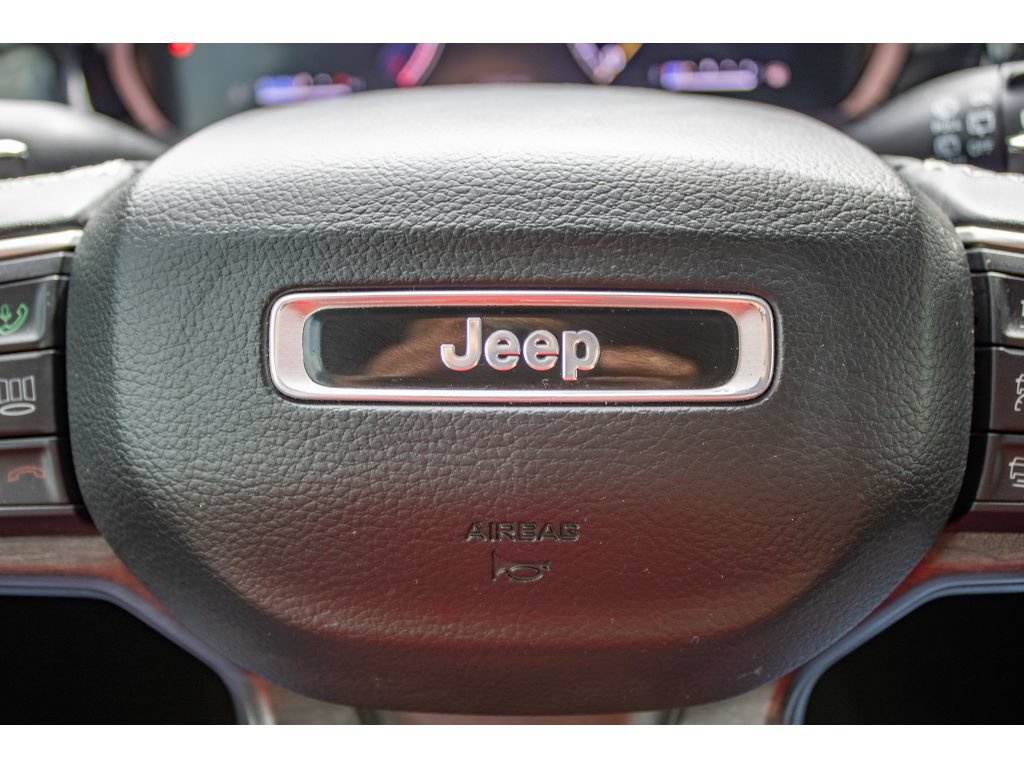 Used 2022 Jeep Grand Cherokee L Limited w/ Trailer Tow Group (B) AWD/4WD image 39