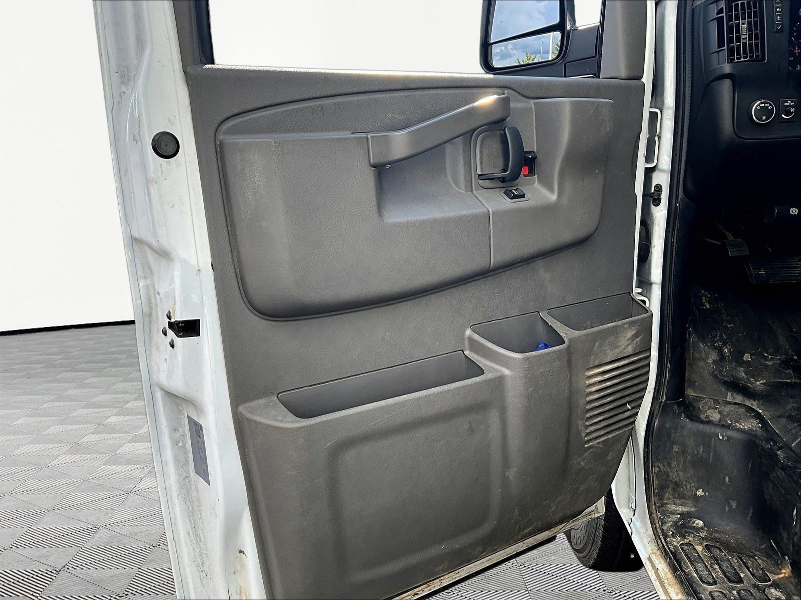 Used 2020 Chevrolet Express 3500 w/ Power Convenience Package RWD image 20