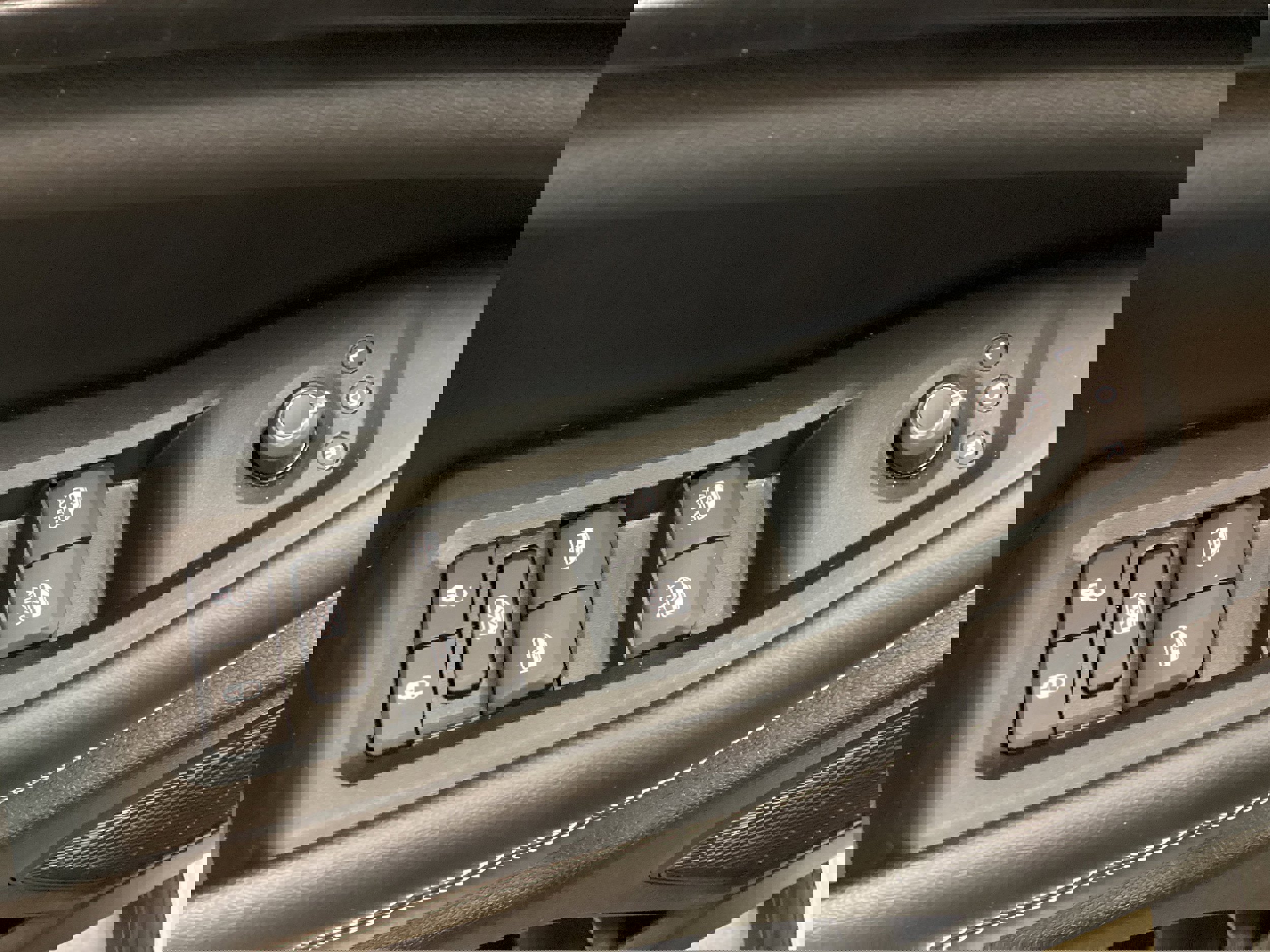 Used 2024 Jeep Grand Cherokee Altitude image 14