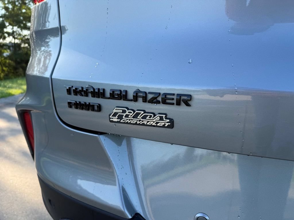 Used 2023 Chevrolet TrailBlazer RS w/ Sun and Liftgate Package AWD/4WD image 5