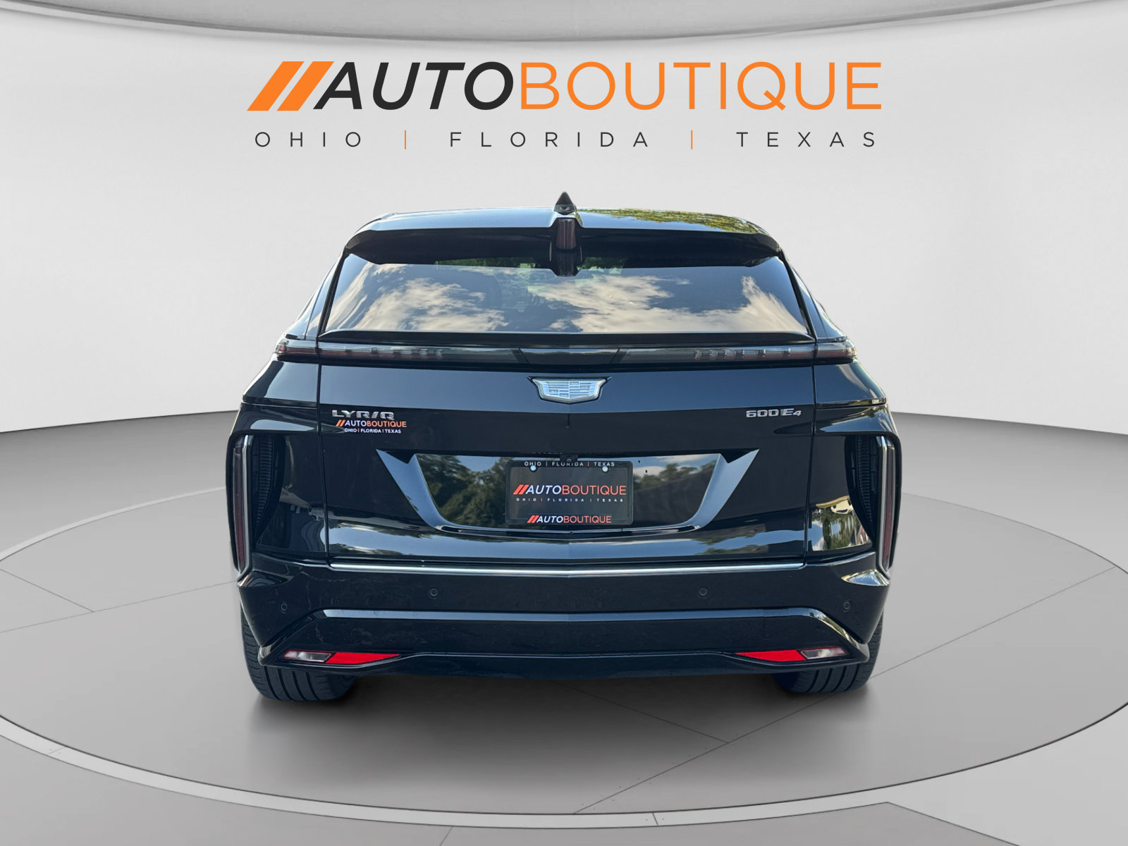 Used 2024 Cadillac Lyriq Luxury AWD/4WD image 4
