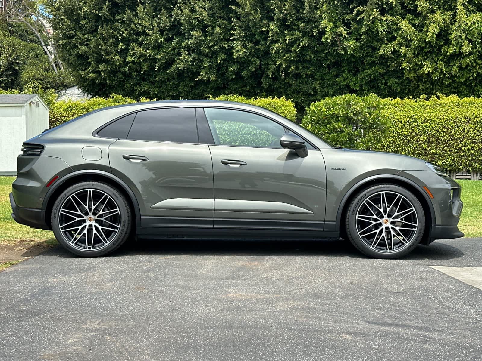 New 2026 Porsche Macan Electric RWD image 9