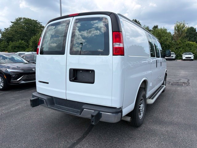 Used 2025 Chevrolet Express 2500 w/ Driver Convenience Package RWD image 5