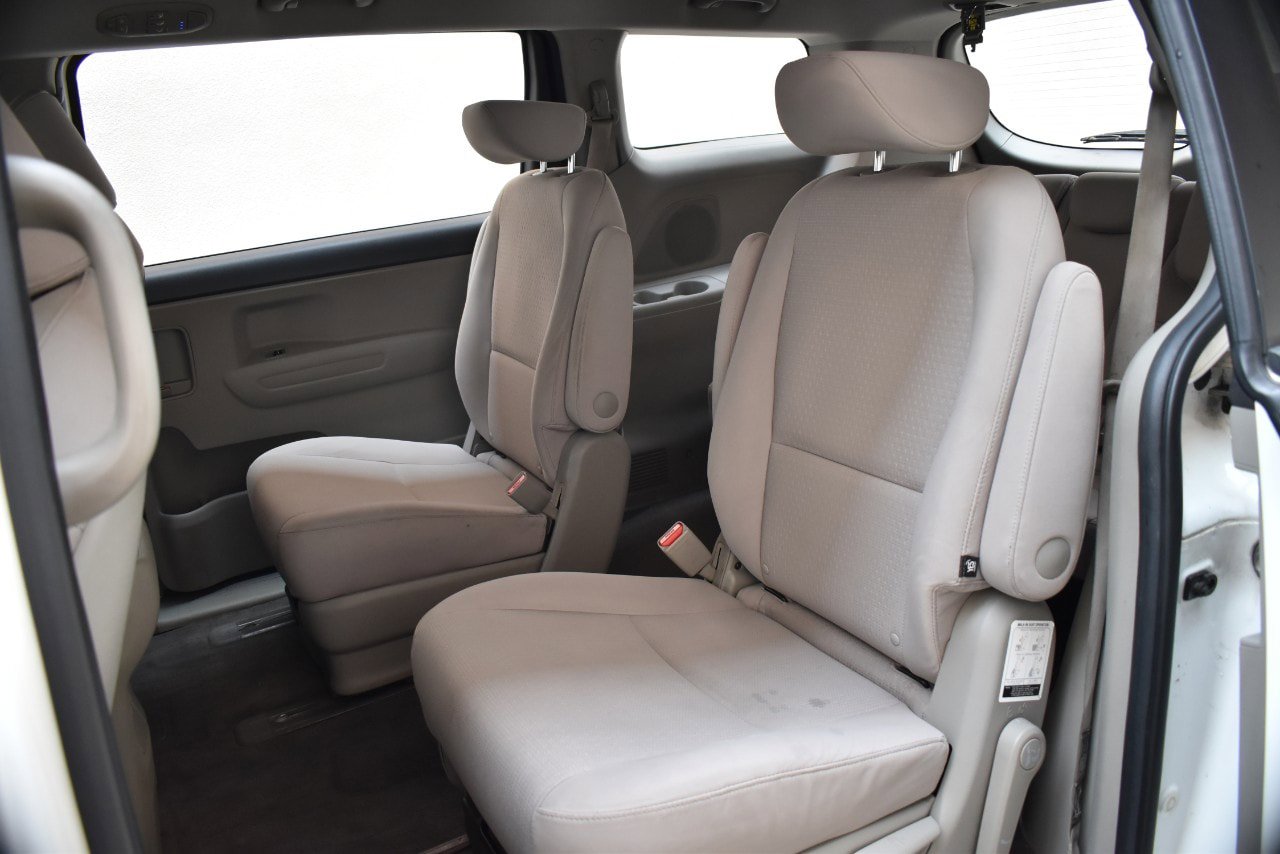 Used 2018 Kia Sedona L FWD image 18
