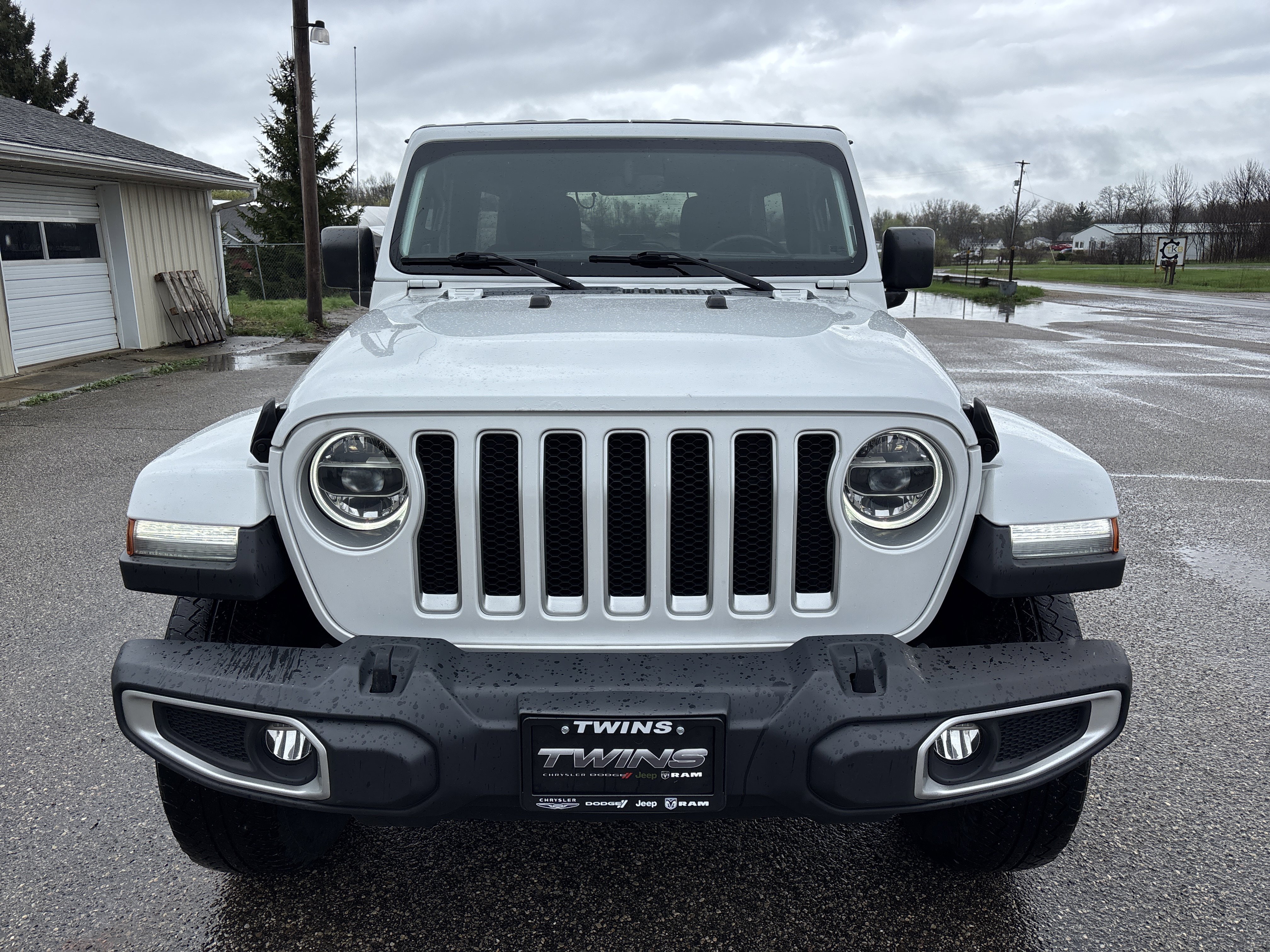 Used 2020 Jeep Wrangler Unlimited Sahara w/ Dual Top Group AWD/4WD image 12