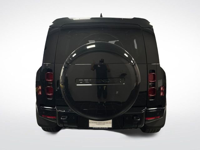Used 2025 Land Rover Defender 110 X-Dynamic SE AWD/4WD image 4