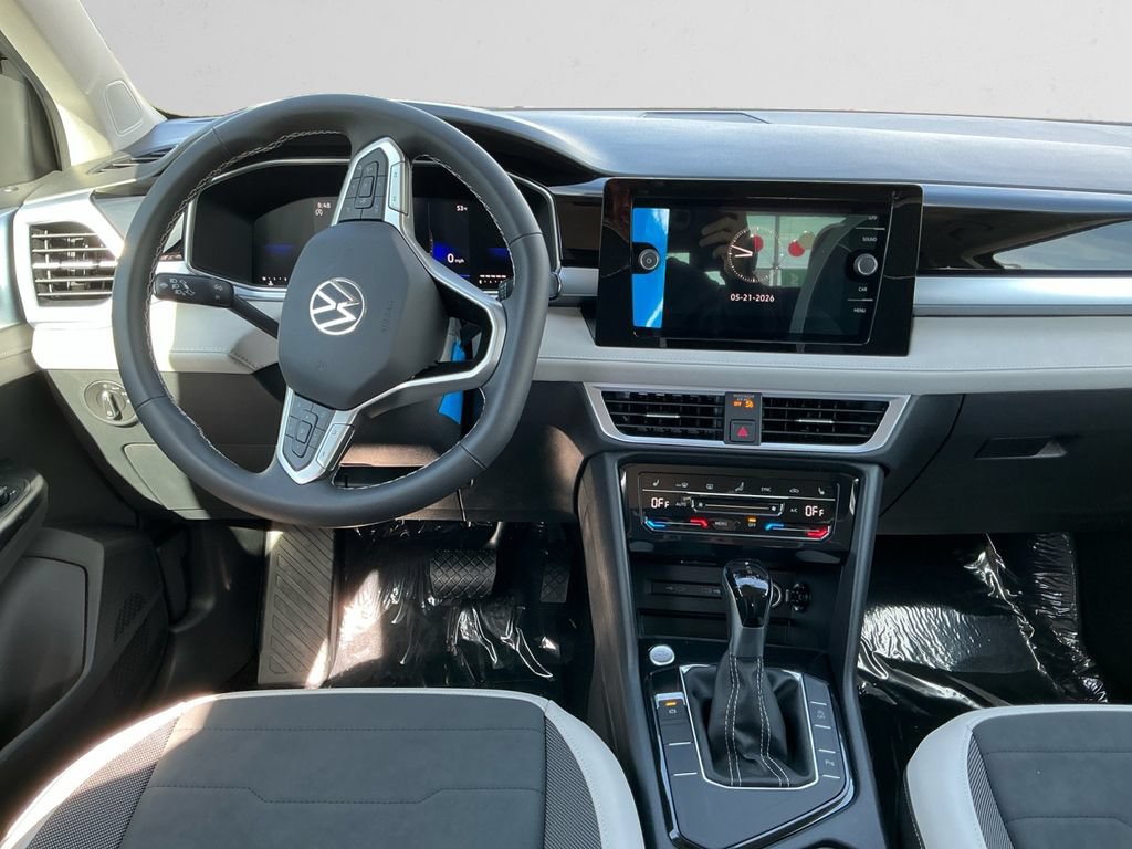 New 2026 Volkswagen Taos SE FWD image 10