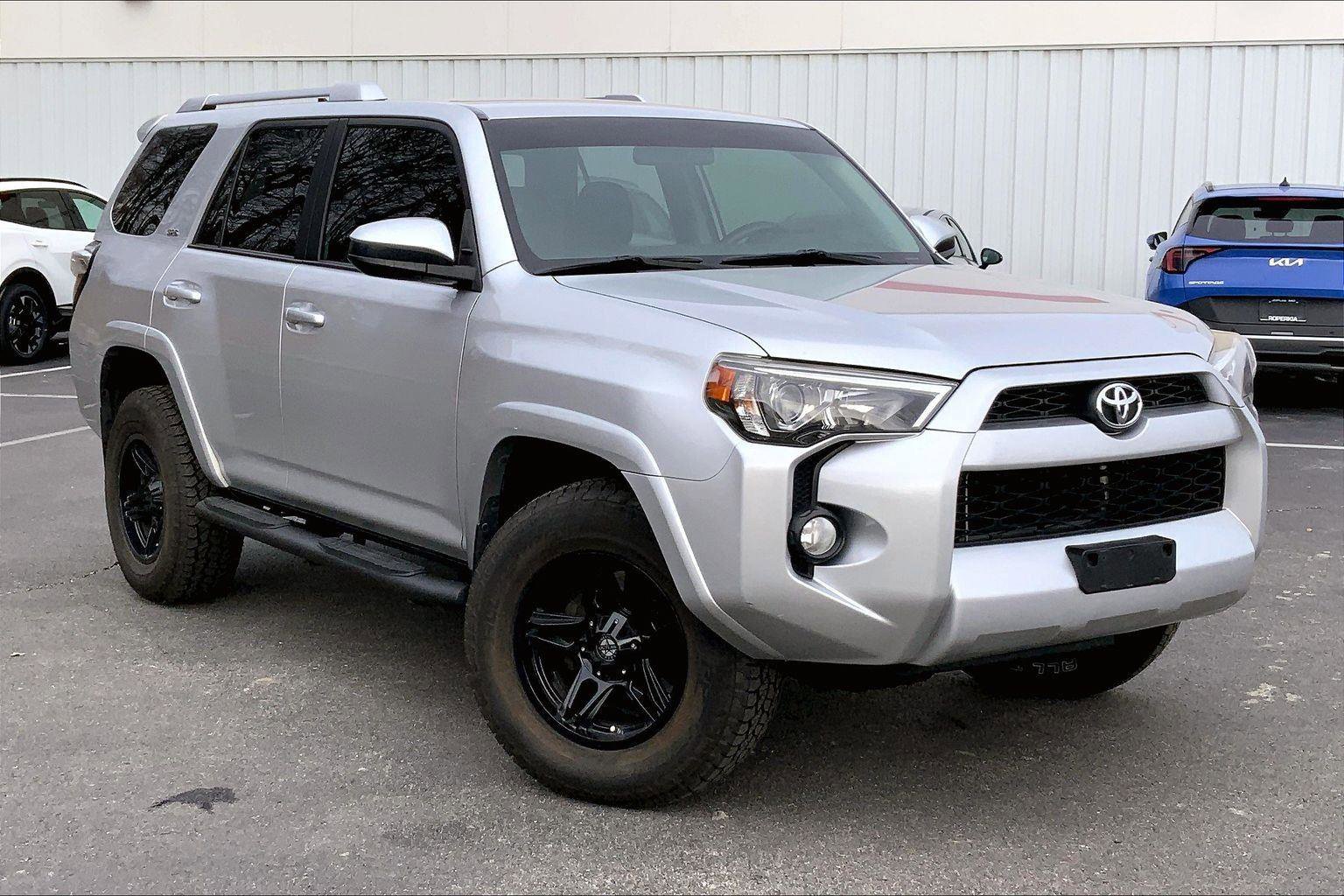 Used 2016 Toyota 4Runner SR5 image 32
