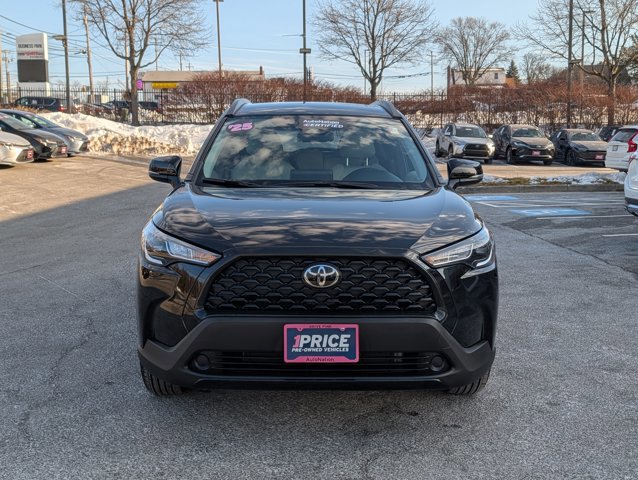 Used 2025 Toyota Corolla Cross LE video 2