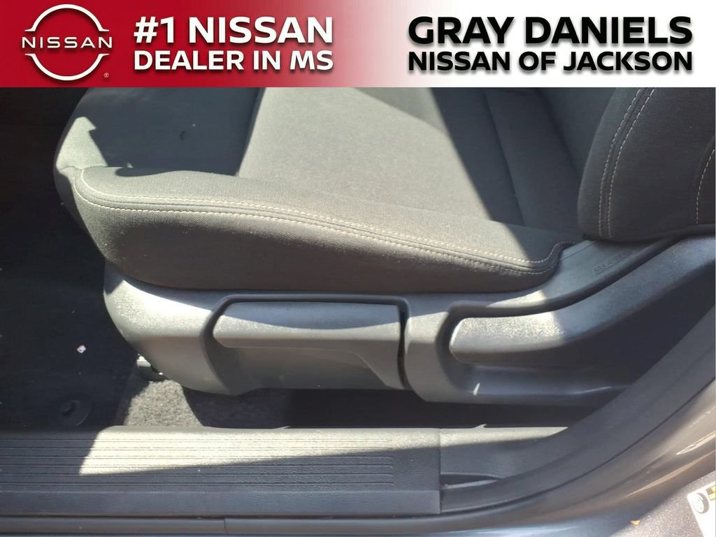 Used 2023 Nissan Rogue S AWD/4WD image 12