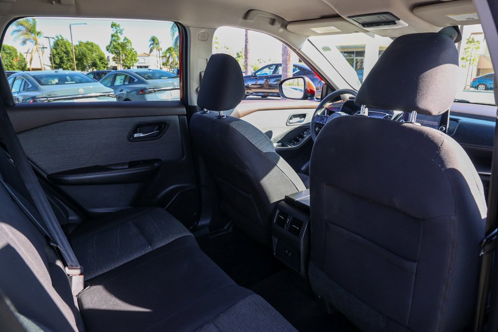 Used 2021 Nissan Rogue SV FWD image 18
