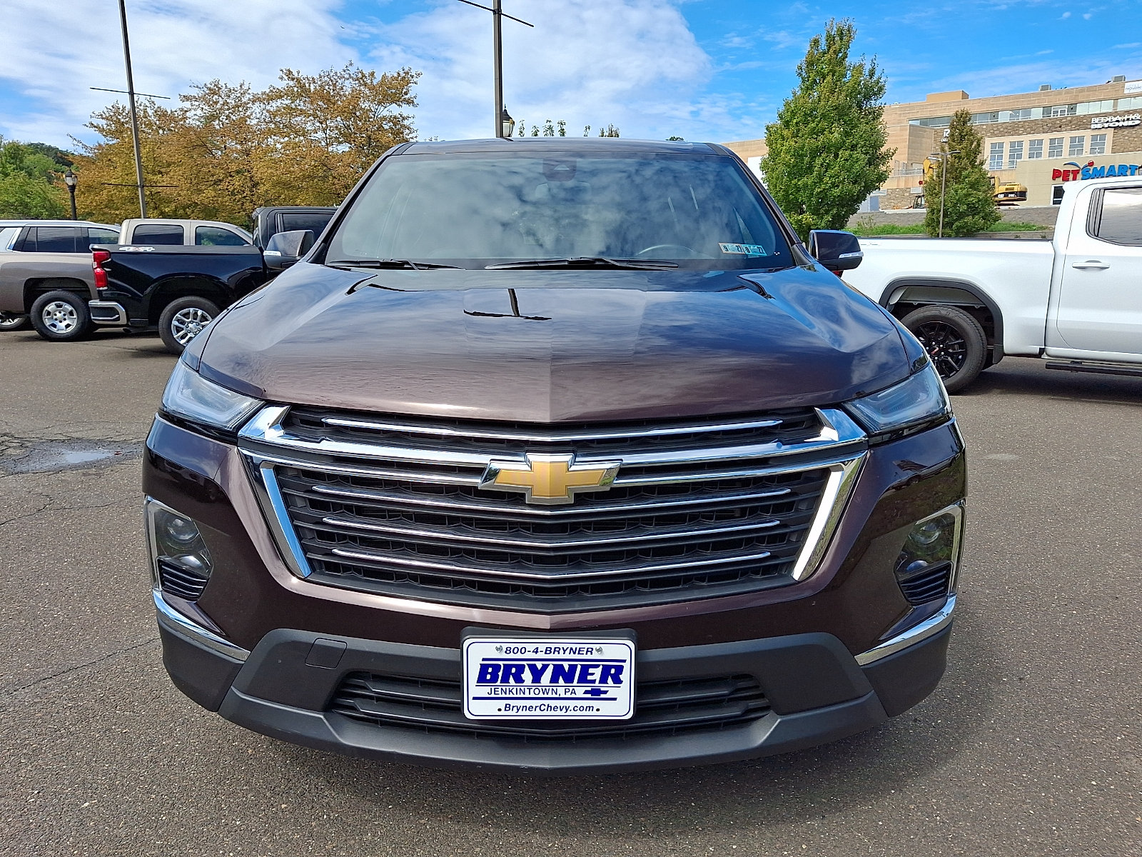 Used 2023 Chevrolet Traverse LT AWD/4WD image 2