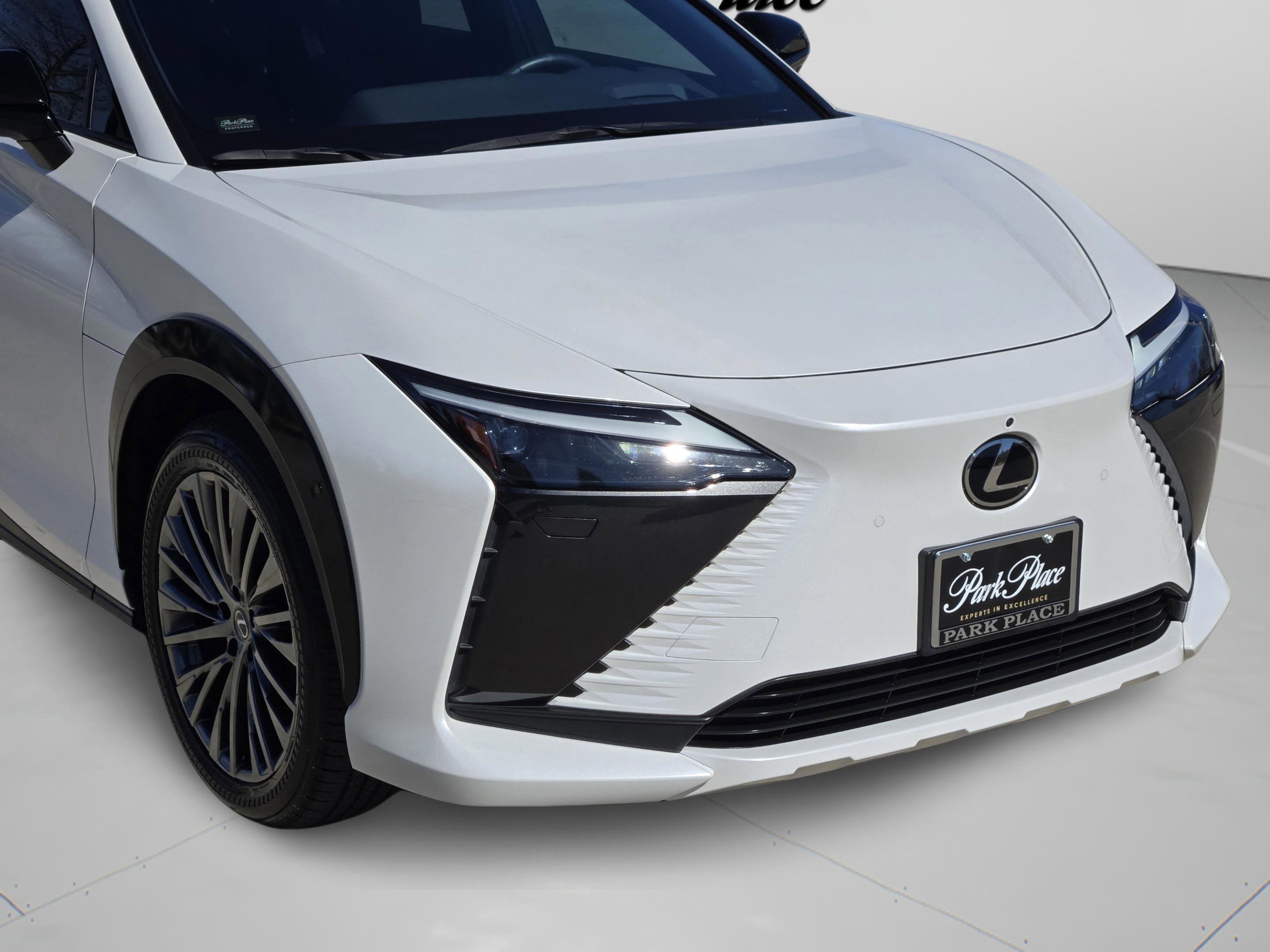 Used 2023 Lexus RZ 450e Premium w/ Accessory Package (Z1) image 31