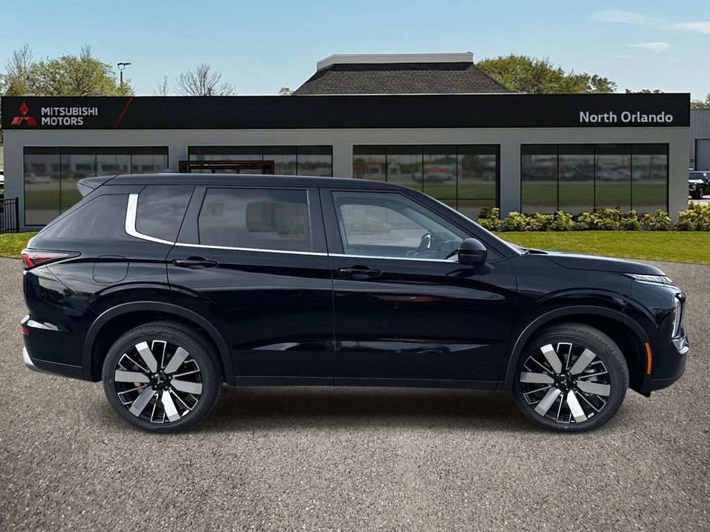 New 2026 Mitsubishi Outlander SE image 7
