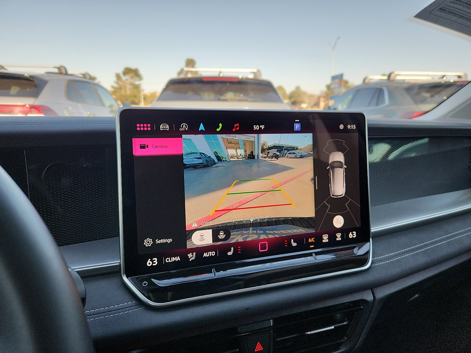 Certified 2025 Volkswagen Tiguan SE image 18