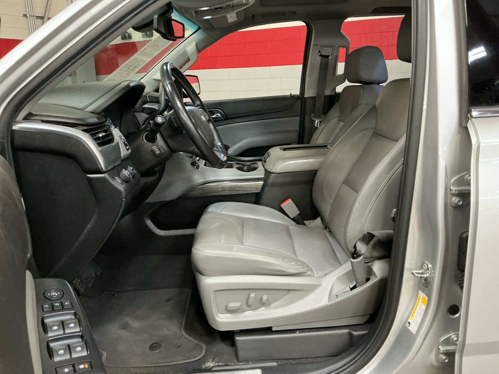 Used 2020 Chevrolet Suburban LT AWD/4WD image 14