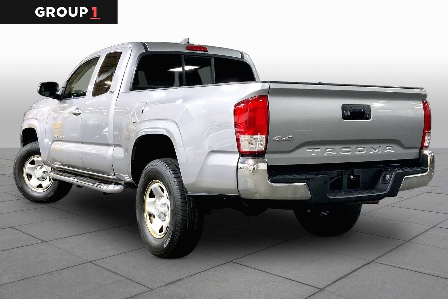 Certified 2017 Toyota Tacoma SR5 AWD/4WD image 12