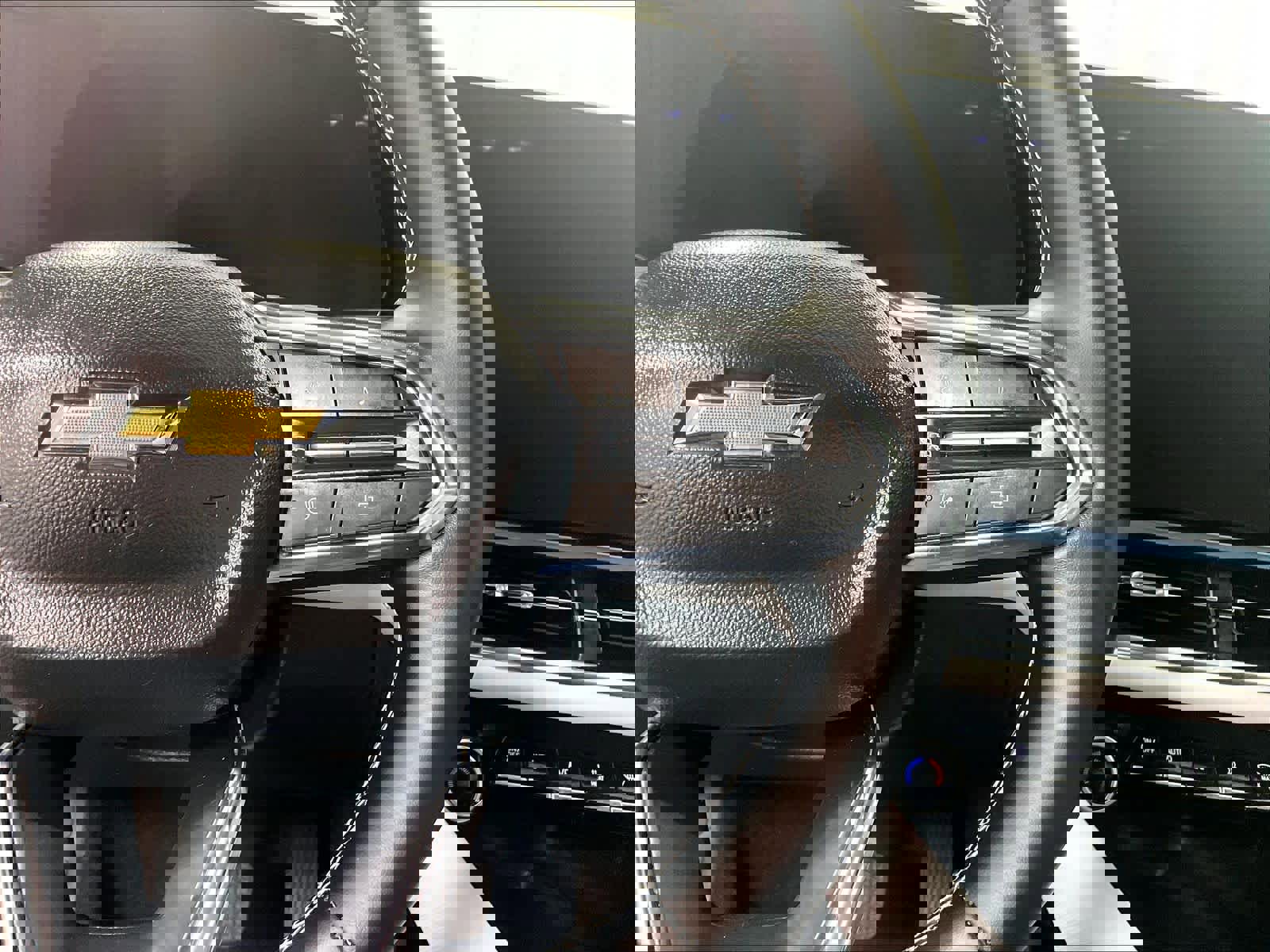 Used 2025 Chevrolet Equinox EV LT image 23