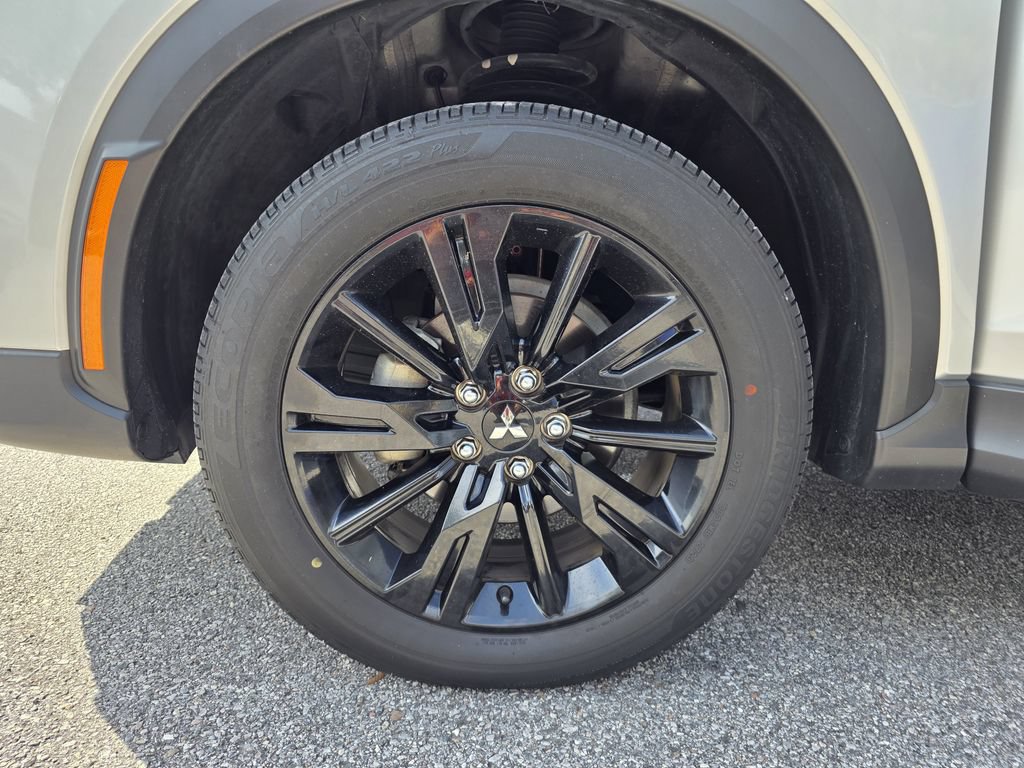 Used 2024 Mitsubishi Eclipse Cross LE AWD/4WD image 28