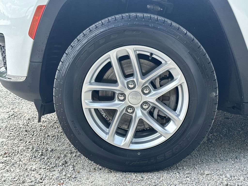 Used 2022 Jeep Grand Cherokee L Laredo w/ Luxury Tech Group I image 11