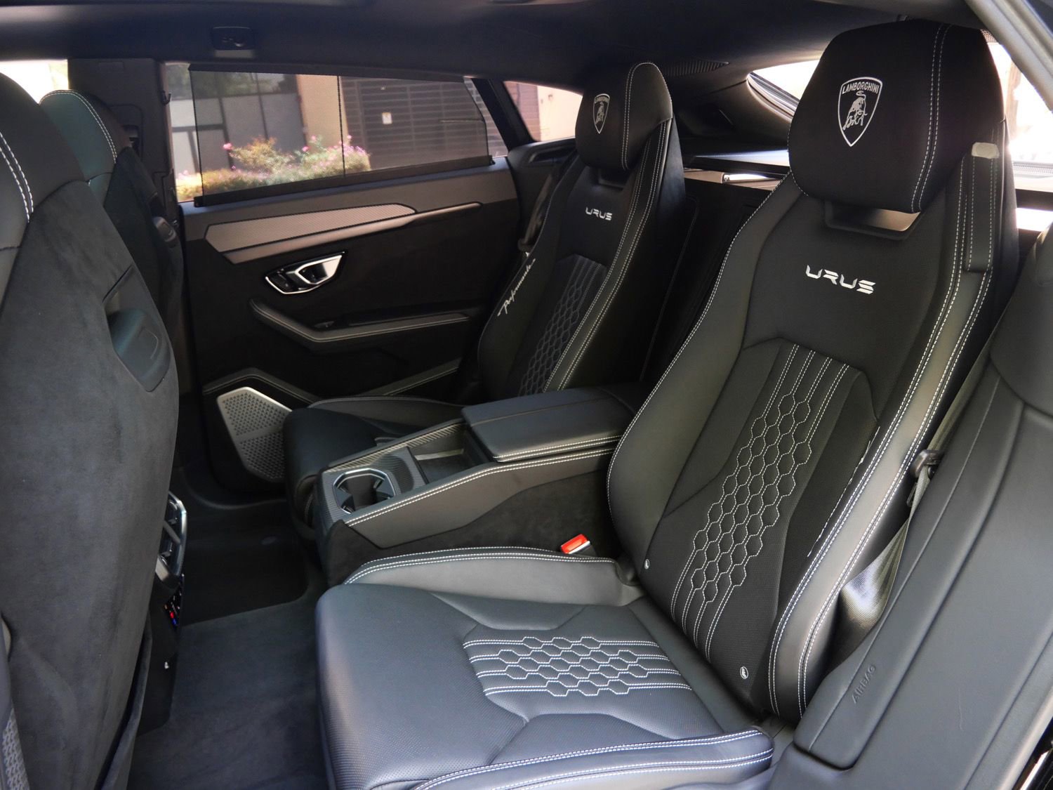 Used 2023 Lamborghini Urus Performante AWD/4WD image 8