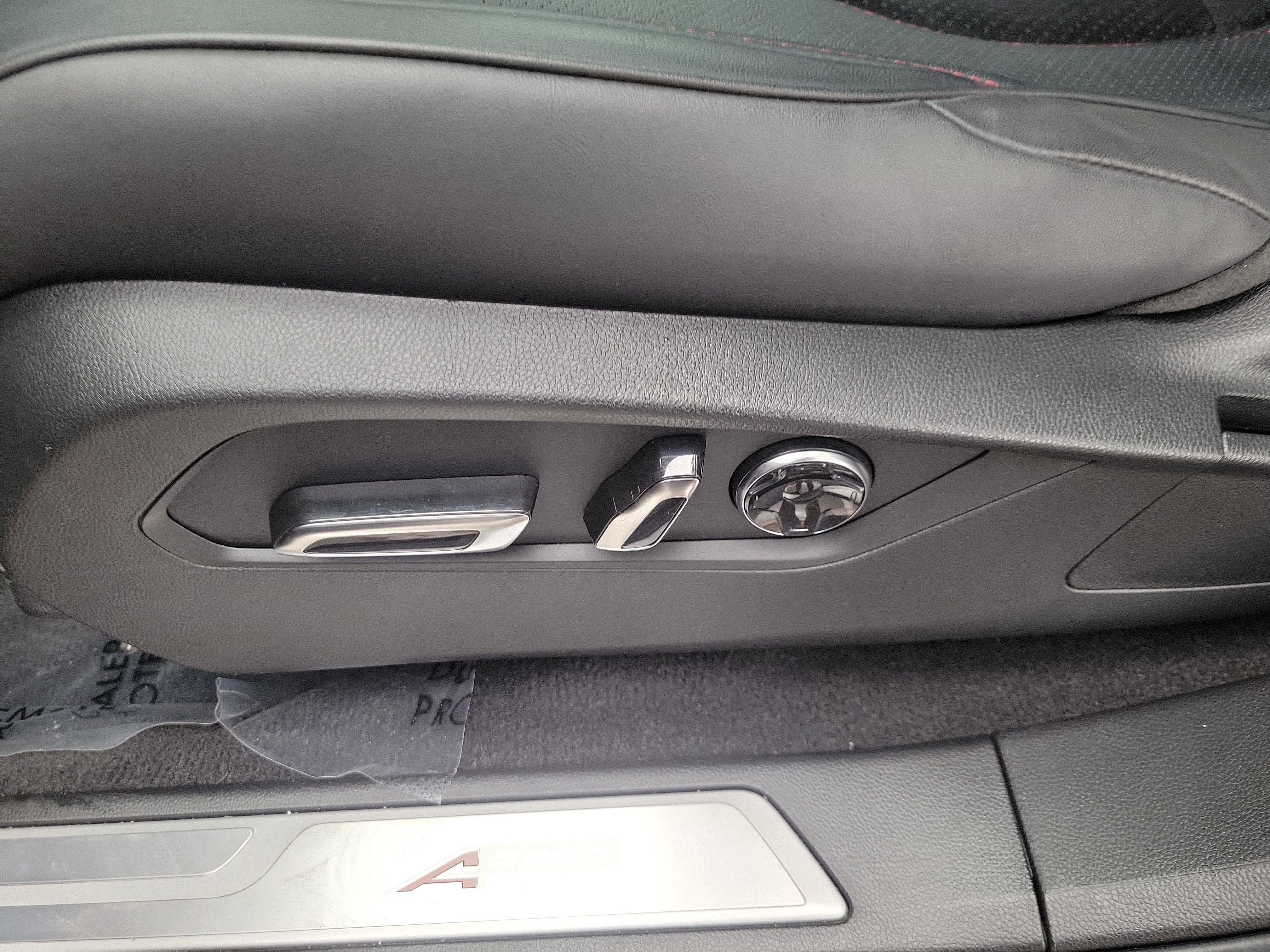 Used 2025 Acura RDX w/ Advance Package AWD/4WD image 12