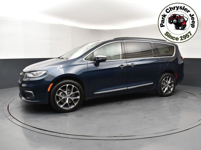 Used 2022 Chrysler Pacifica Limited image 3