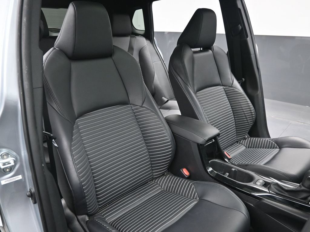 Used 2023 Toyota Corolla Cross XSE w/ Convenience Package image 14
