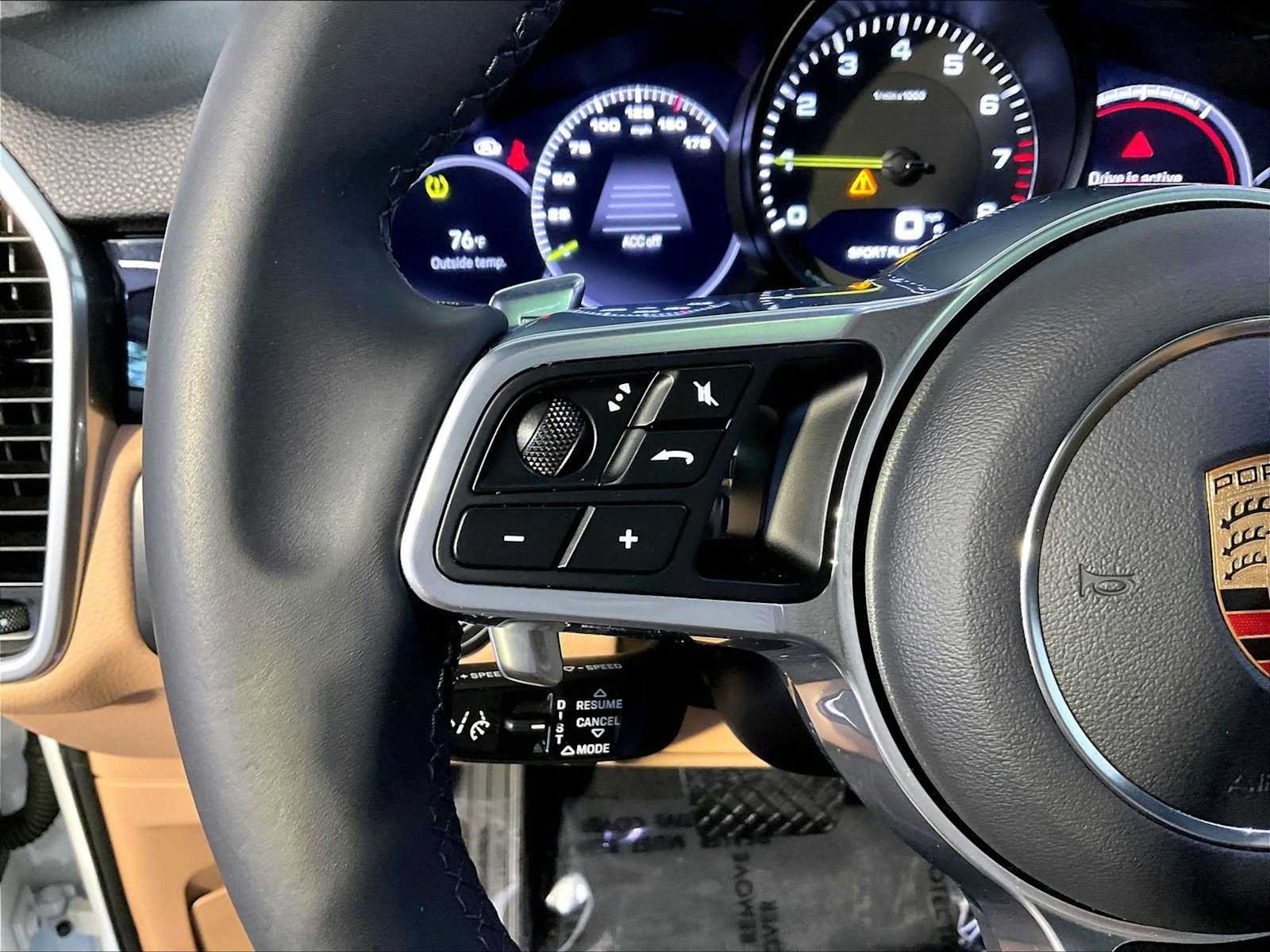 Certified 2023 Porsche Cayenne Platinum Edition AWD/4WD image 27