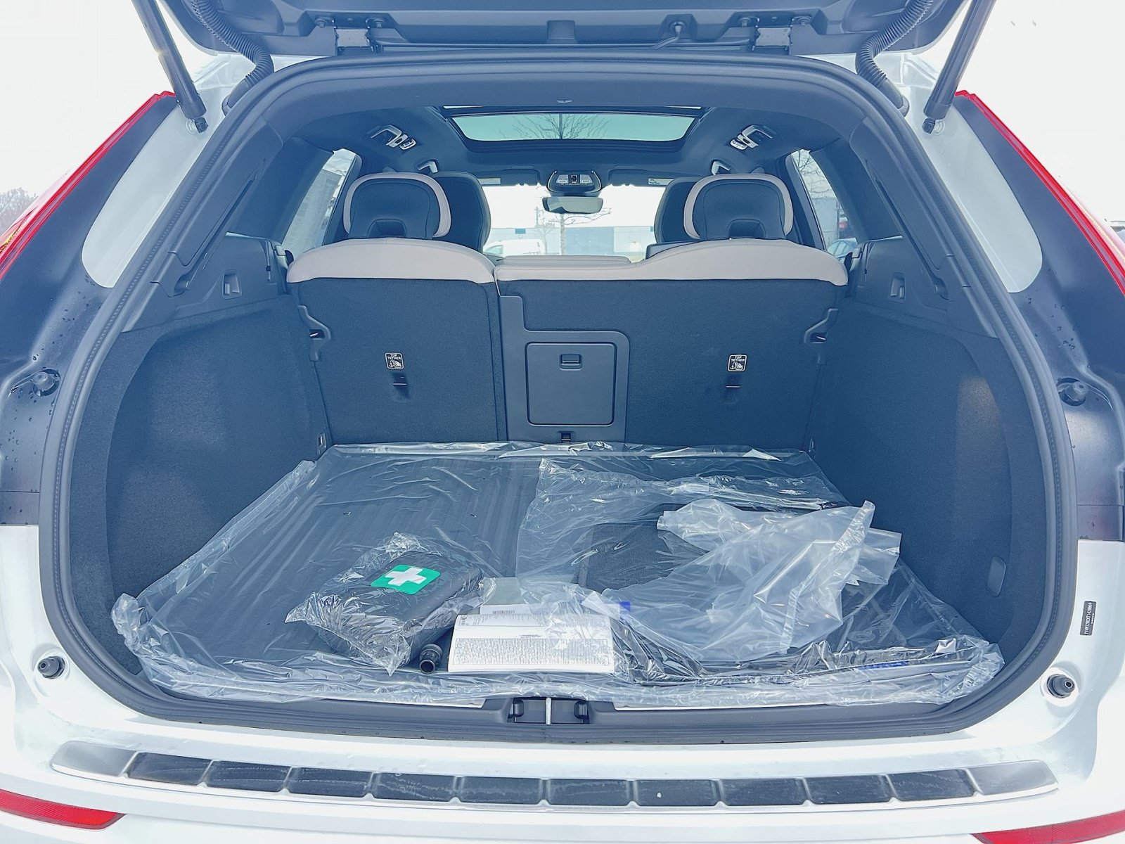 New 2026 Volvo XC60 B5 Plus w/ Protection Package Premier AWD/4WD image 34