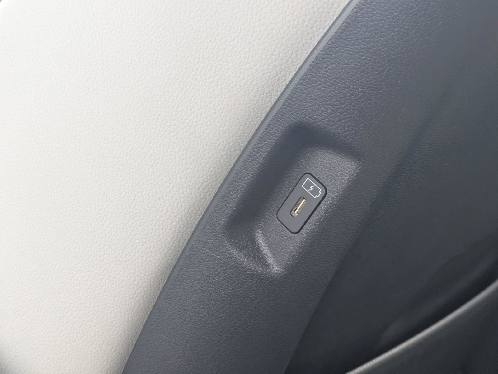 Used 2024 Hyundai Santa Fe Limited image 17