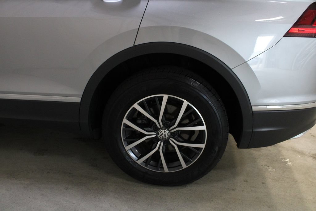 Used 2020 Volkswagen Tiguan SE AWD/4WD image 28