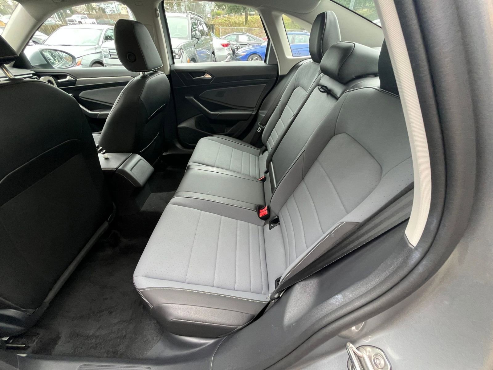 Used 2025 Volkswagen Jetta SE image 28