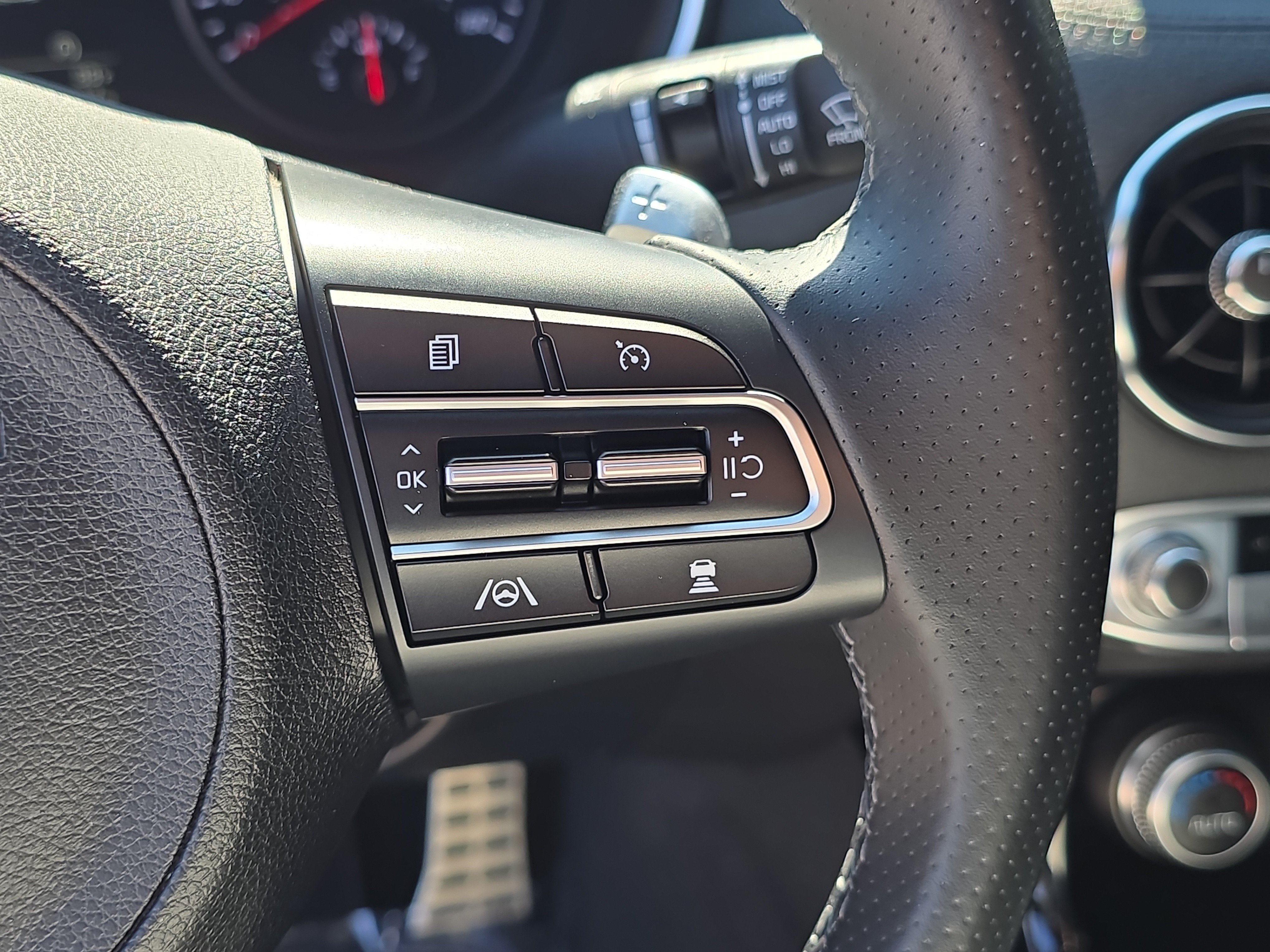 Certified 2022 Kia Stinger GT-Line RWD image 30