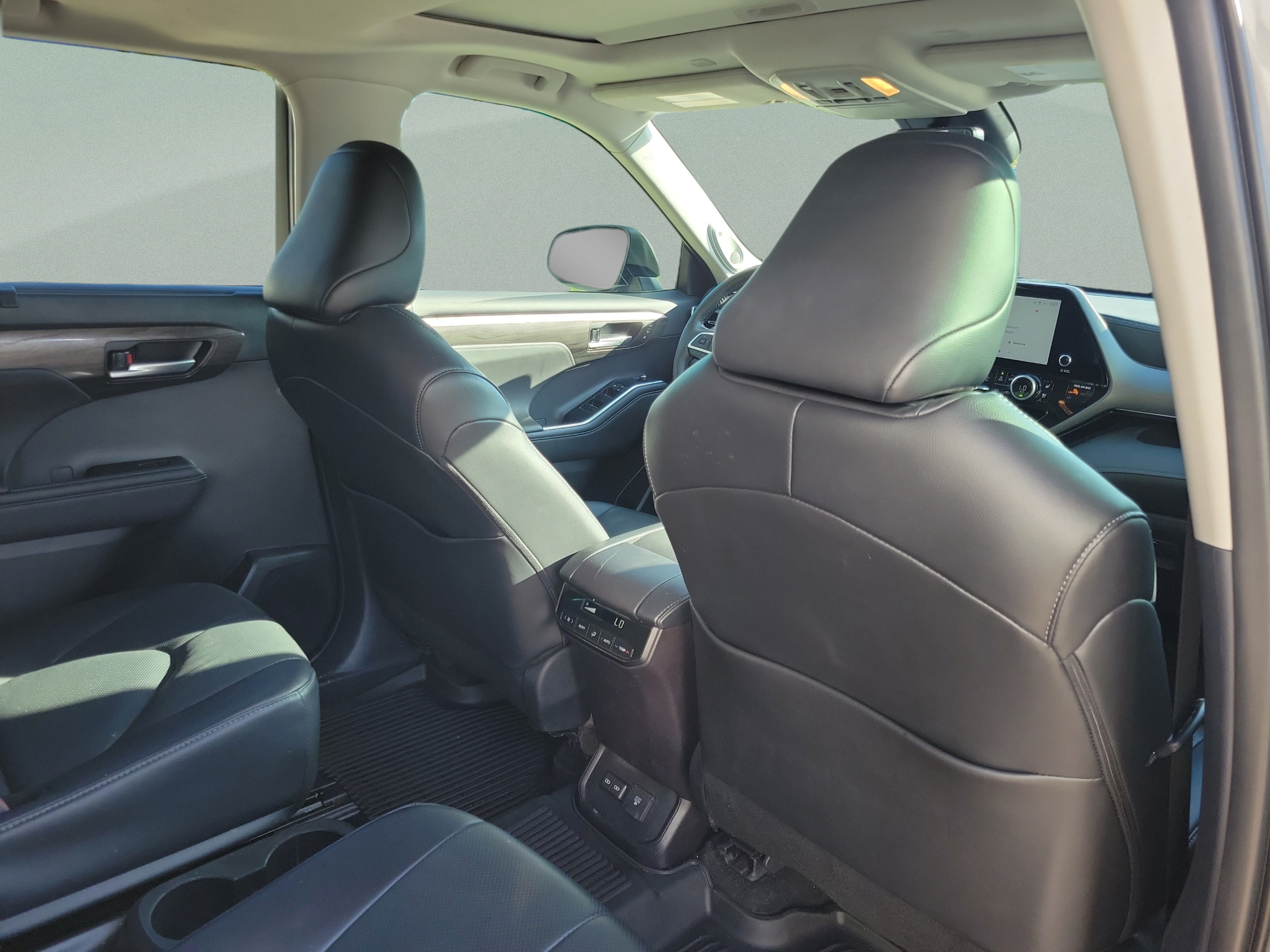 Certified 2025 Toyota Highlander Limited FWD image 27