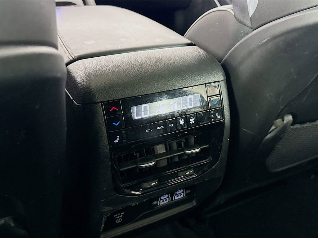 Used 2023 Jeep Grand Cherokee L Summit w/ Luxury Tech Group V image 27