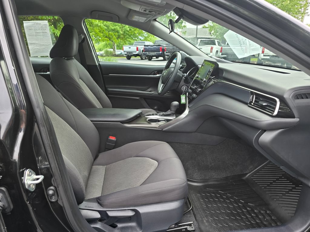 Used 2023 Toyota Camry LE AWD/4WD image 11
